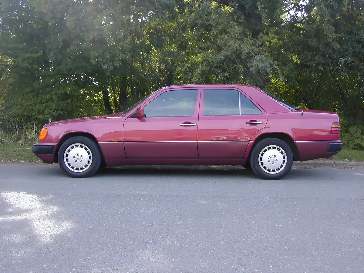 Used 1992 Mercedes-Benz 260 W124 Red - Interior and Exterior details 7