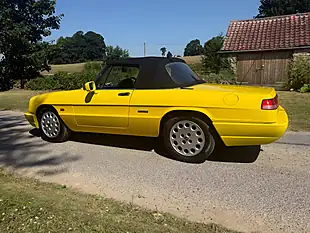 Used 1993 Alfa Romeo Spider S4 Giallo Bilbao - Interior and Exterior details 10