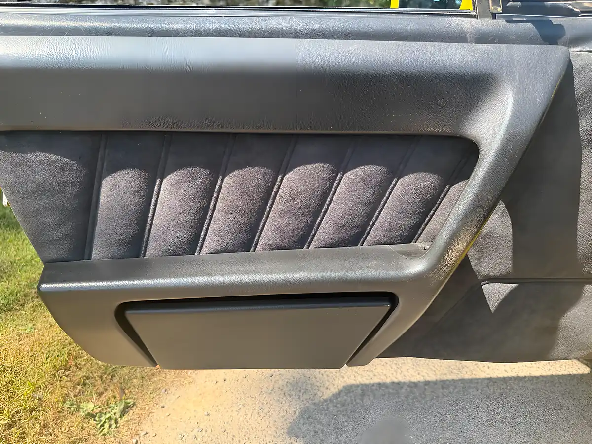 Used 1993 Alfa Romeo Spider S4 Giallo Bilbao - Interior and Exterior details 12