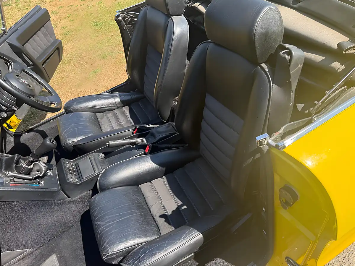Used 1993 Alfa Romeo Spider S4 Giallo Bilbao - Interior and Exterior details 13