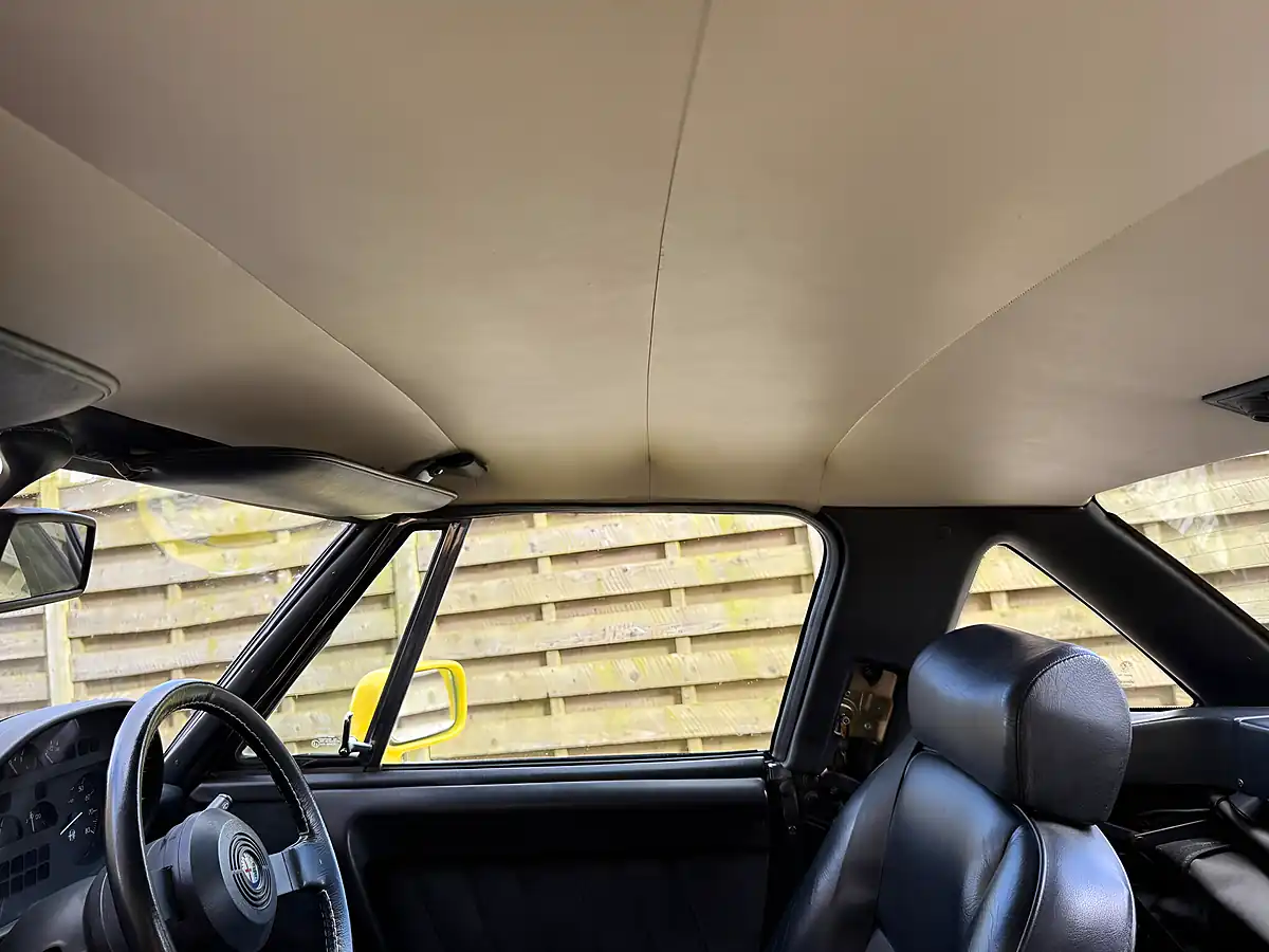 Used 1993 Alfa Romeo Spider S4 Giallo Bilbao - Interior and Exterior details 18