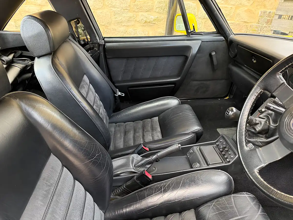 Used 1993 Alfa Romeo Spider S4 Giallo Bilbao - Interior and Exterior details 19