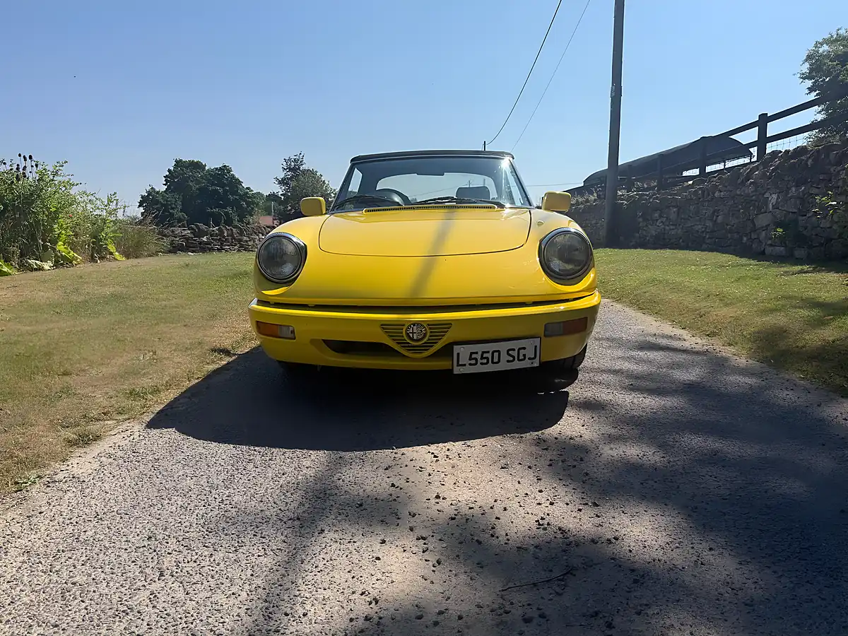 Used 1993 Alfa Romeo Spider S4 Giallo Bilbao - Interior and Exterior details 7
