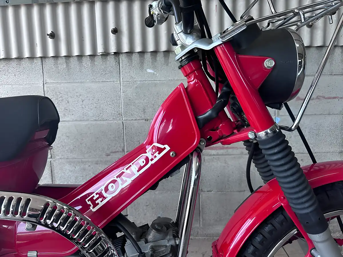 Used 1993 Honda CT110 Red - Interior and Exterior details 13