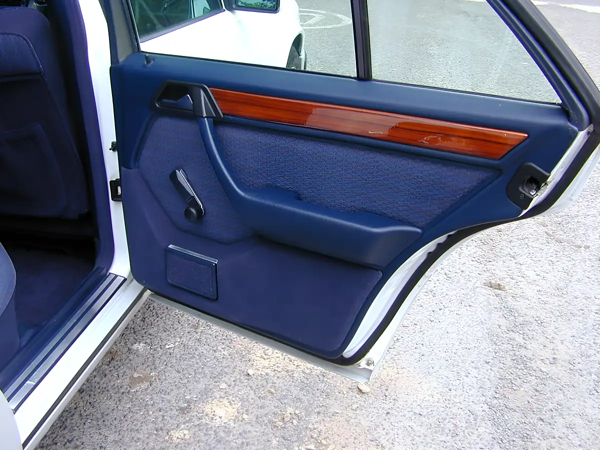 Used 1993 Mercedes-Benz 200 W124 White - Interior and Exterior details 17