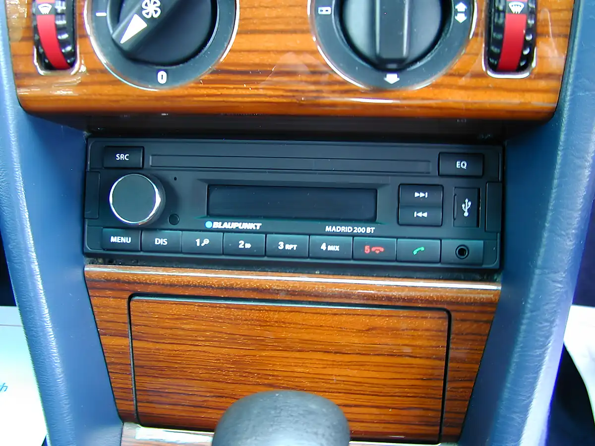 Used 1993 Mercedes-Benz 200 W124 White - Interior and Exterior details 18