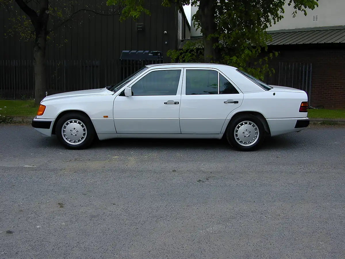 Used 1993 Mercedes-Benz 200 W124 White - Interior and Exterior details 7