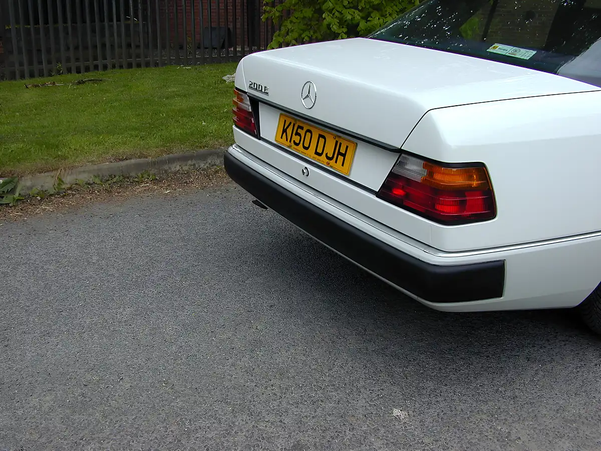 Used 1993 Mercedes-Benz 200 W124 White - Interior and Exterior details 9