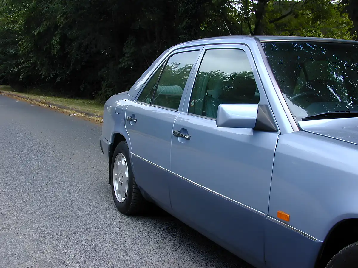 Used 1993 Mercedes-Benz 220 W124 Silver Blue Metallic - Interior and Exterior details 11