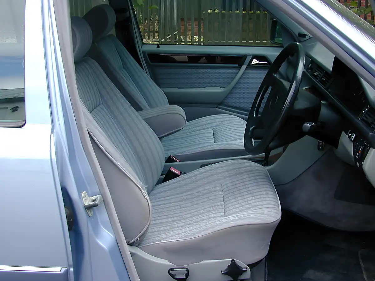 Used 1993 Mercedes-Benz 220 W124 Silver Blue Metallic - Interior and Exterior details 15