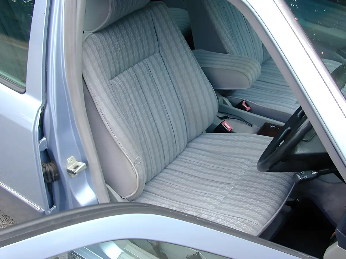 Used 1993 Mercedes-Benz 220 W124 Silver Blue Metallic - Interior and Exterior details 16