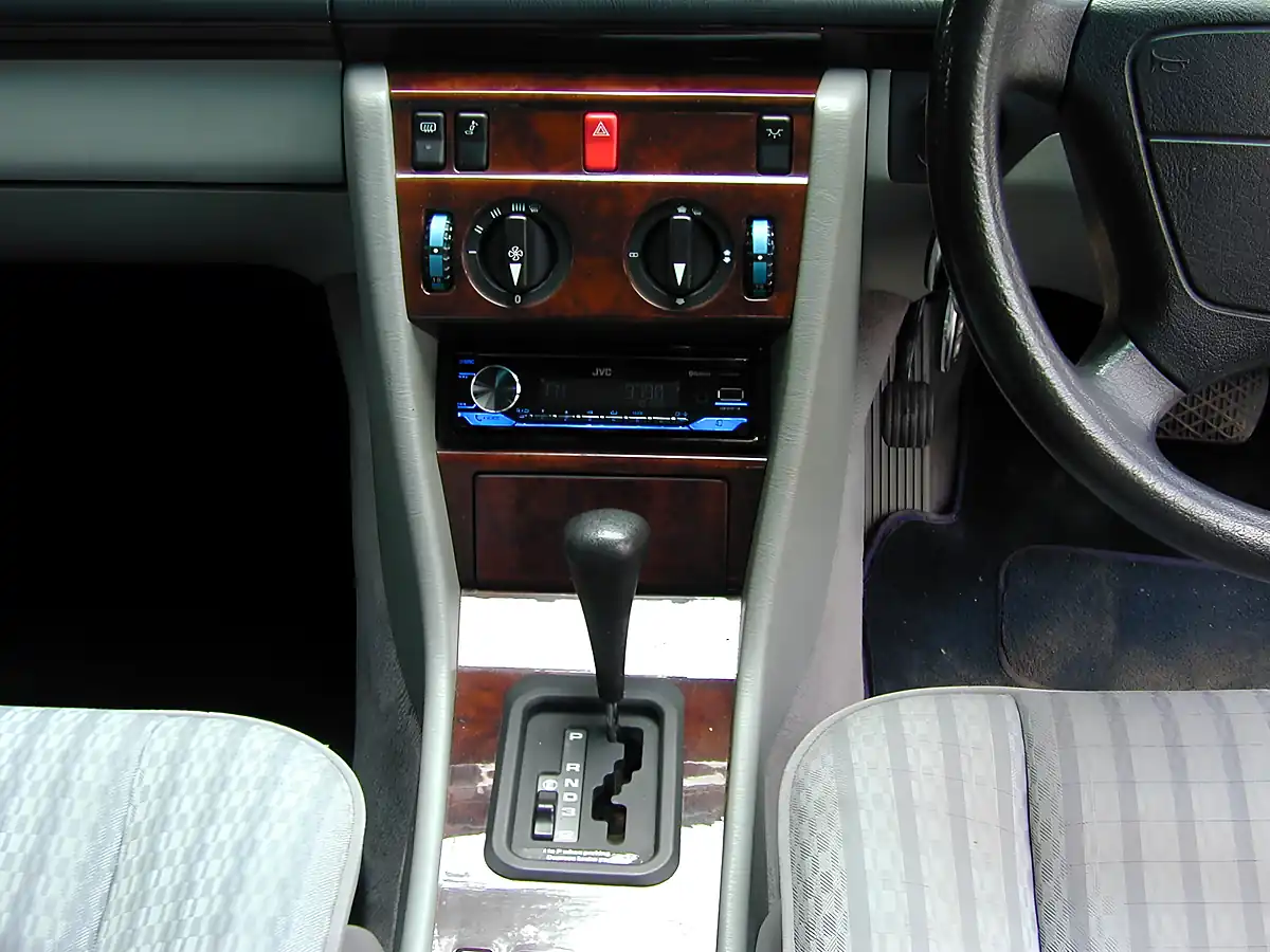 Used 1993 Mercedes-Benz 220 W124 Silver Blue Metallic - Interior and Exterior details 17