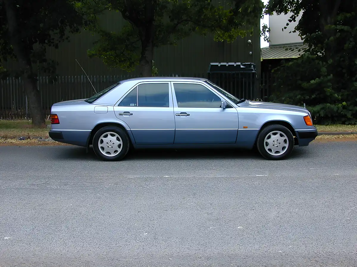 Used 1993 Mercedes-Benz 220 W124 Silver Blue Metallic - Interior and Exterior details 2