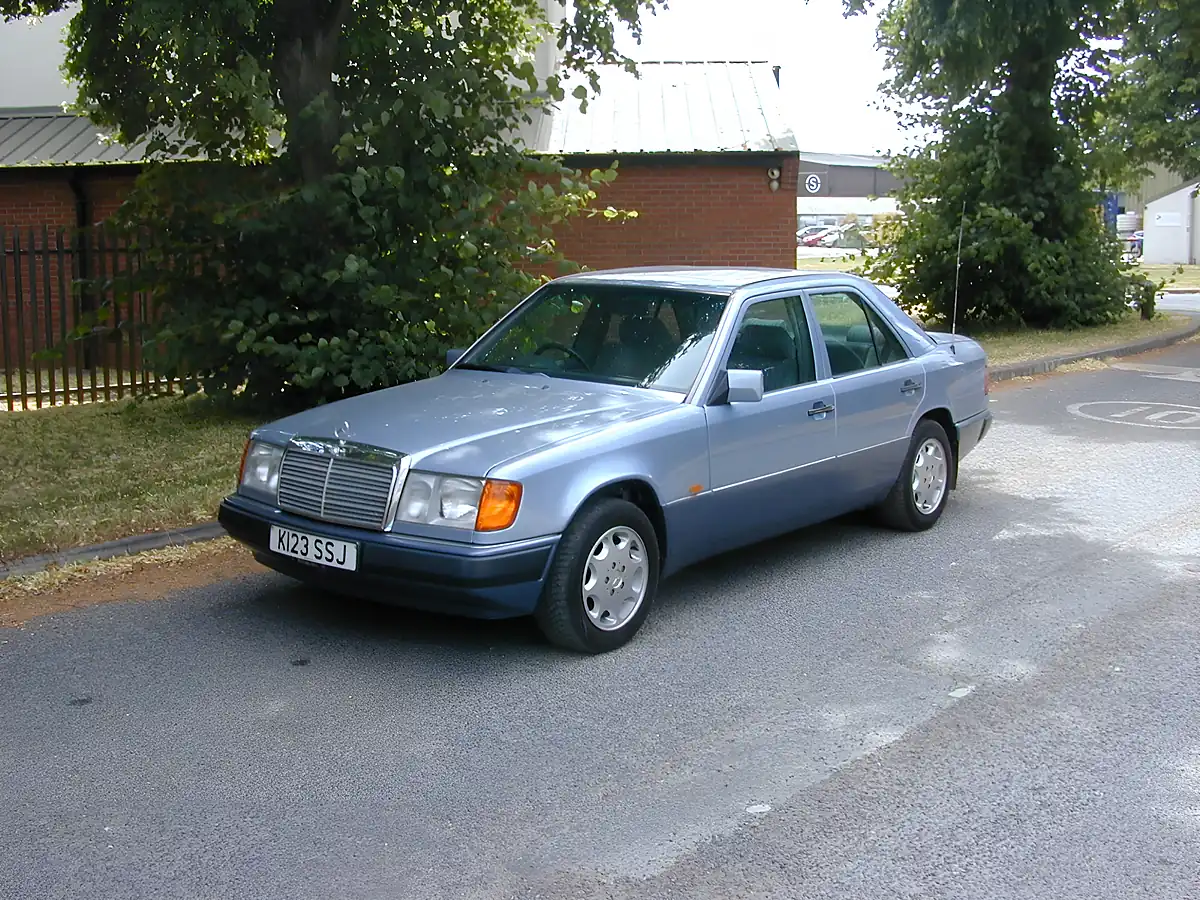 Used 1993 Mercedes-Benz 220 W124 Silver Blue Metallic - Interior and Exterior details 8