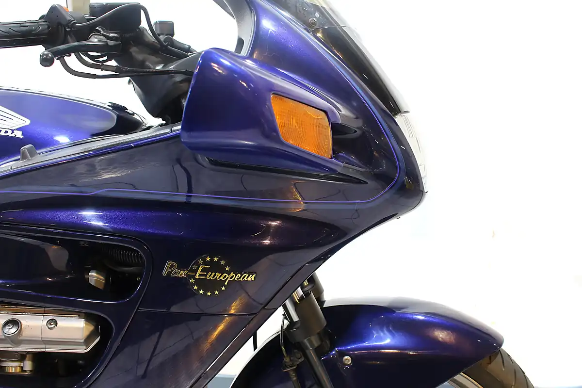 Used 1994 Honda ST1100 Pan European Blue - Interior and Exterior details 4