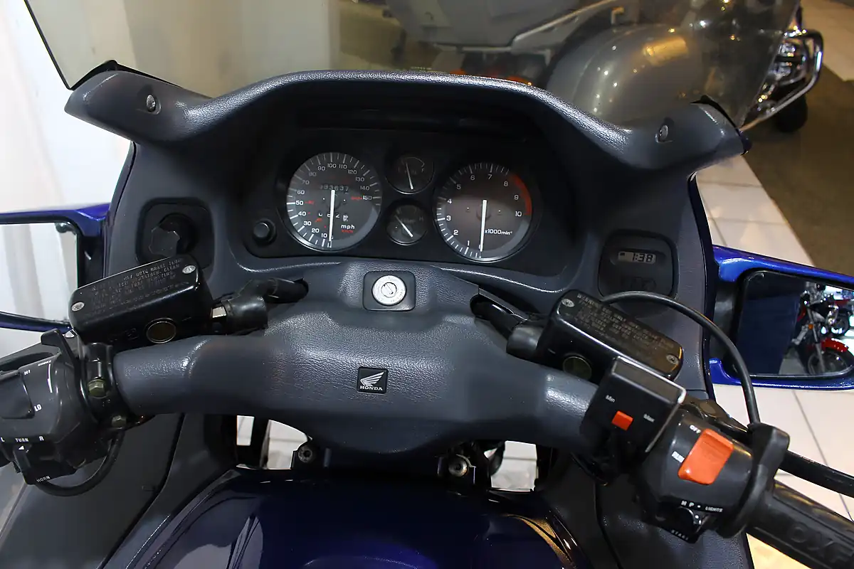 Used 1994 Honda ST1100 Pan European Blue - Interior and Exterior details 8