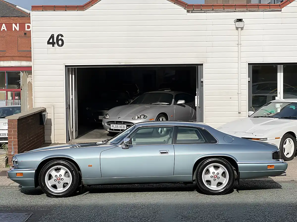 Used 1994 Jaguar XJS Blue - Interior and Exterior details 6