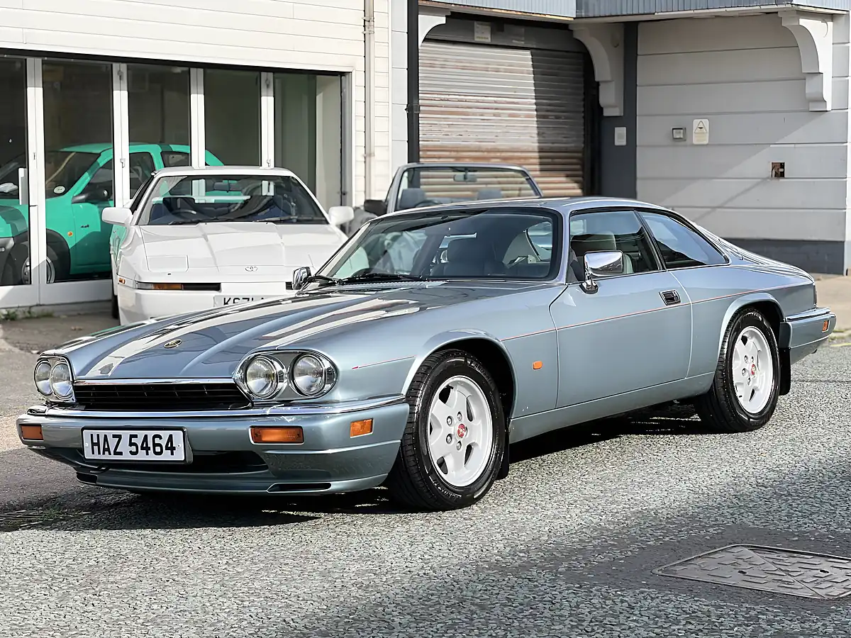 Used 1994 Jaguar XJS Blue - Interior and Exterior details 7