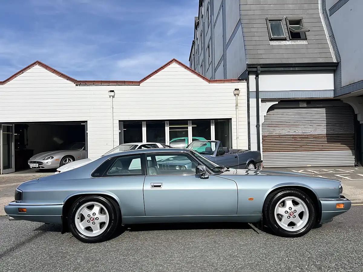 Used 1994 Jaguar XJS Blue - Interior and Exterior details 9