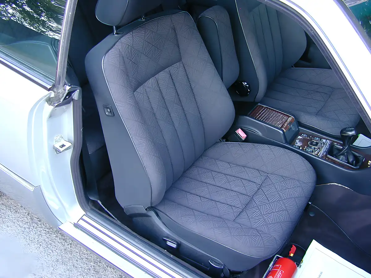 Used 1994 Mercedes-Benz 220 Coupe Silver - Interior and Exterior details 15