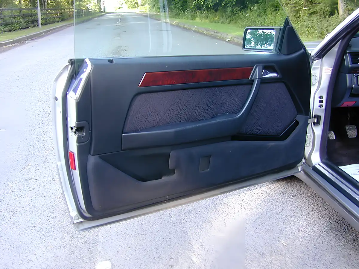 Used 1994 Mercedes-Benz 220 Coupe Silver - Interior and Exterior details 16