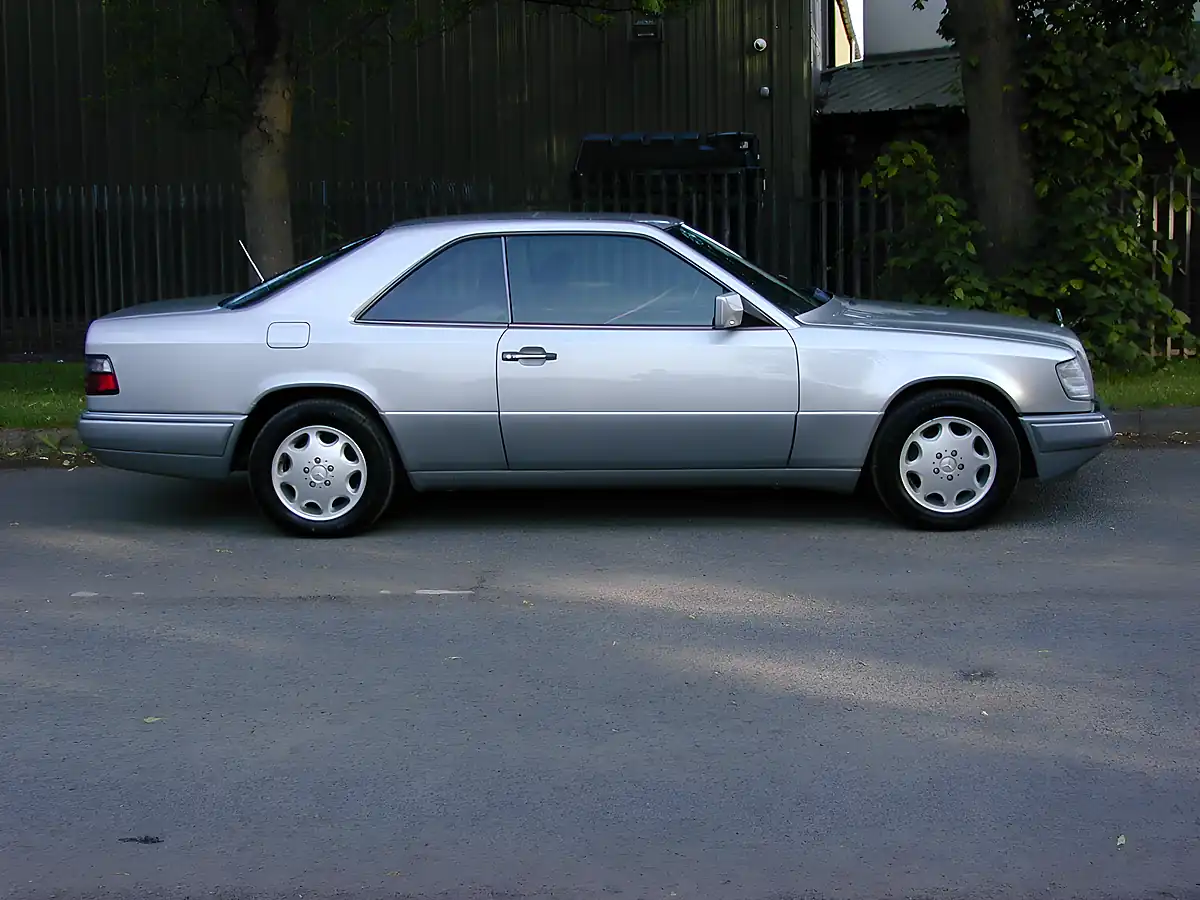 Used 1994 Mercedes-Benz 220 Coupe Silver - Interior and Exterior details 2