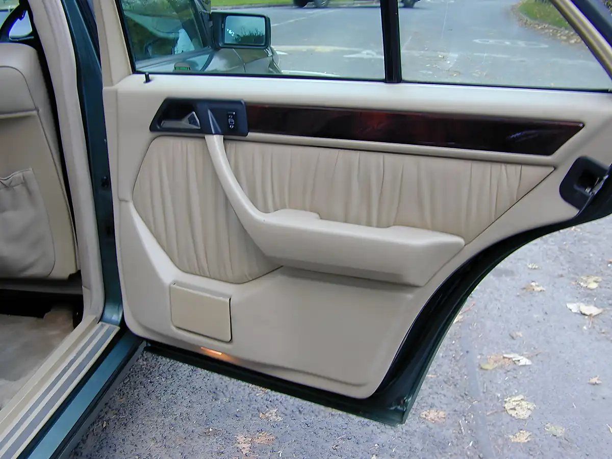 Used 1994 Mercedes-Benz 280 Facelift Green - Interior and Exterior details 14