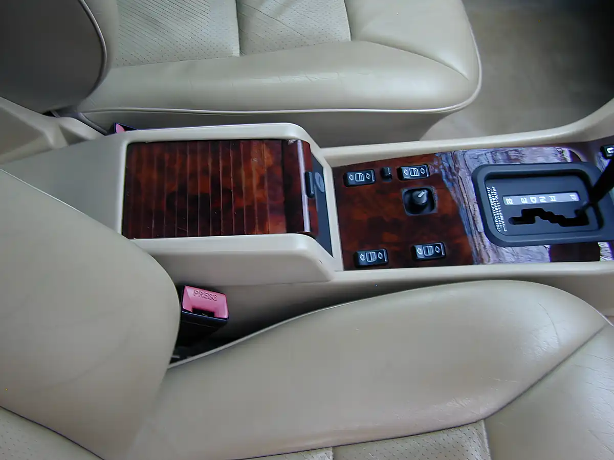 Used 1994 Mercedes-Benz 280 Facelift Green - Interior and Exterior details 16
