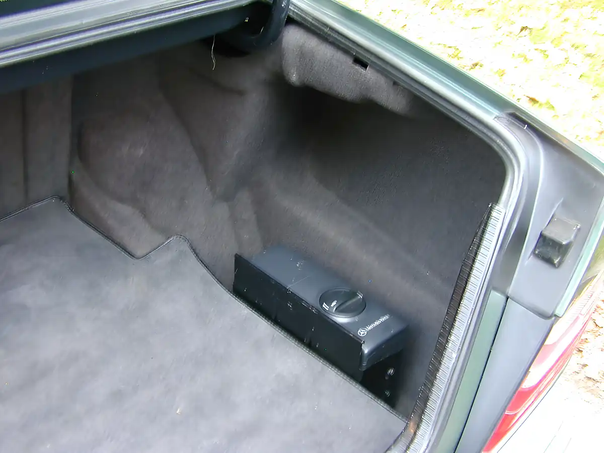 Used 1994 Mercedes-Benz 280 Facelift Green - Interior and Exterior details 18