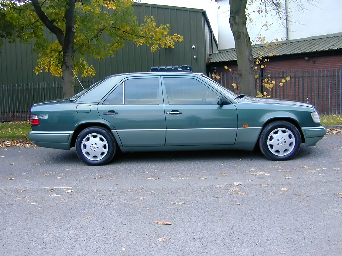 Used 1994 Mercedes-Benz 280 Facelift Green - Interior and Exterior details 2