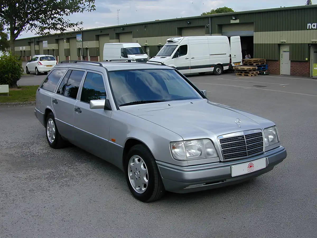 Used 1994 Mercedes-Benz 320 W124 Estate 7-Seater Silver - Front View