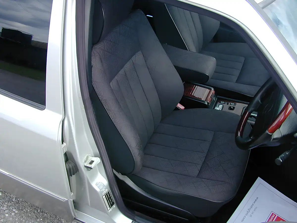Used 1994 Mercedes-Benz 320 W124 Estate 7-Seater Silver - Interior and Exterior details 10