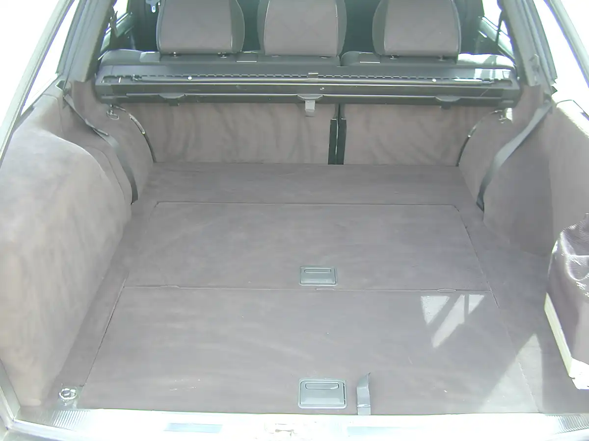 Used 1994 Mercedes-Benz 320 W124 Estate 7-Seater Silver - Interior and Exterior details 16