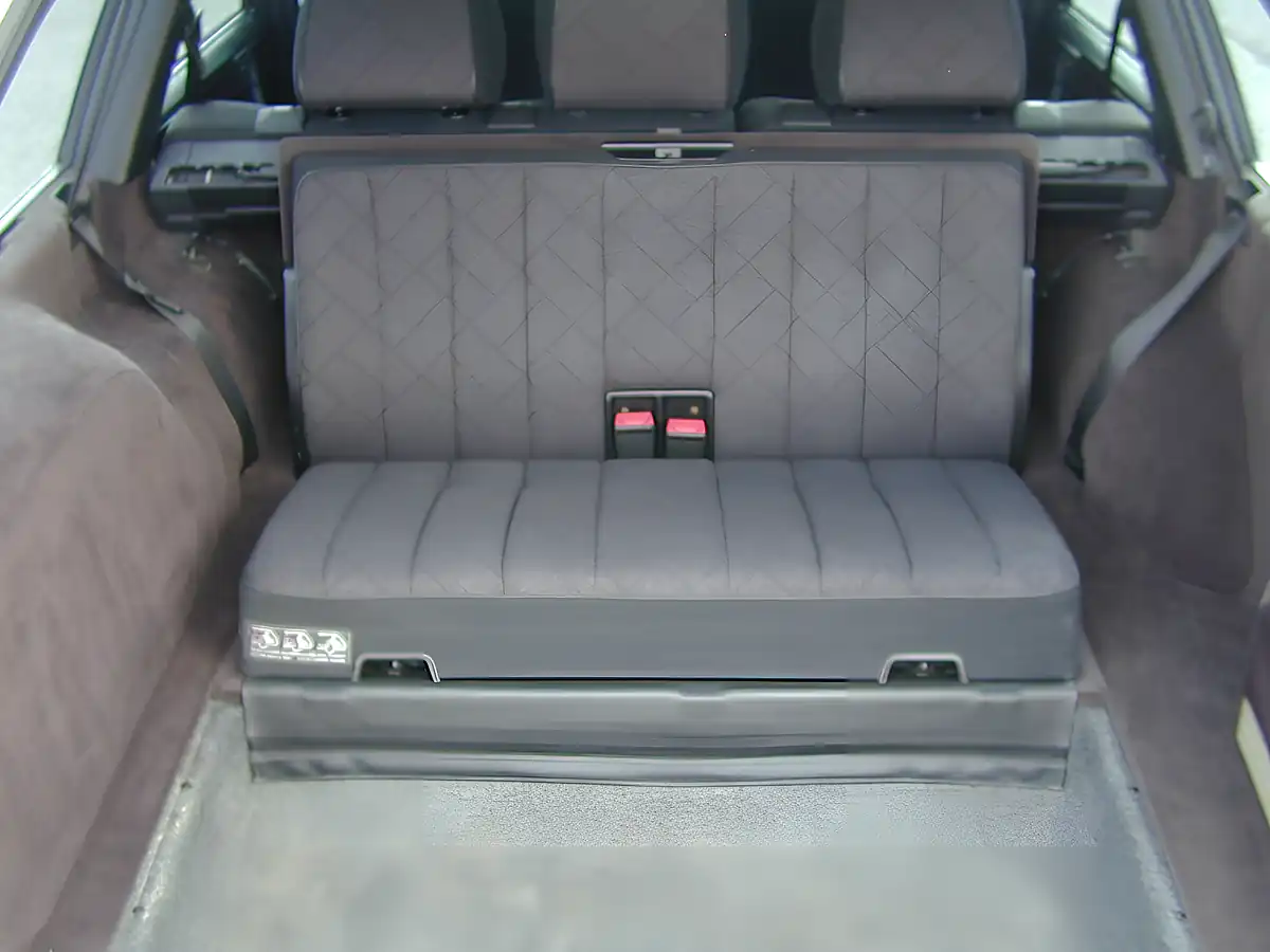 Used 1994 Mercedes-Benz 320 W124 Estate 7-Seater Silver - Interior and Exterior details 17