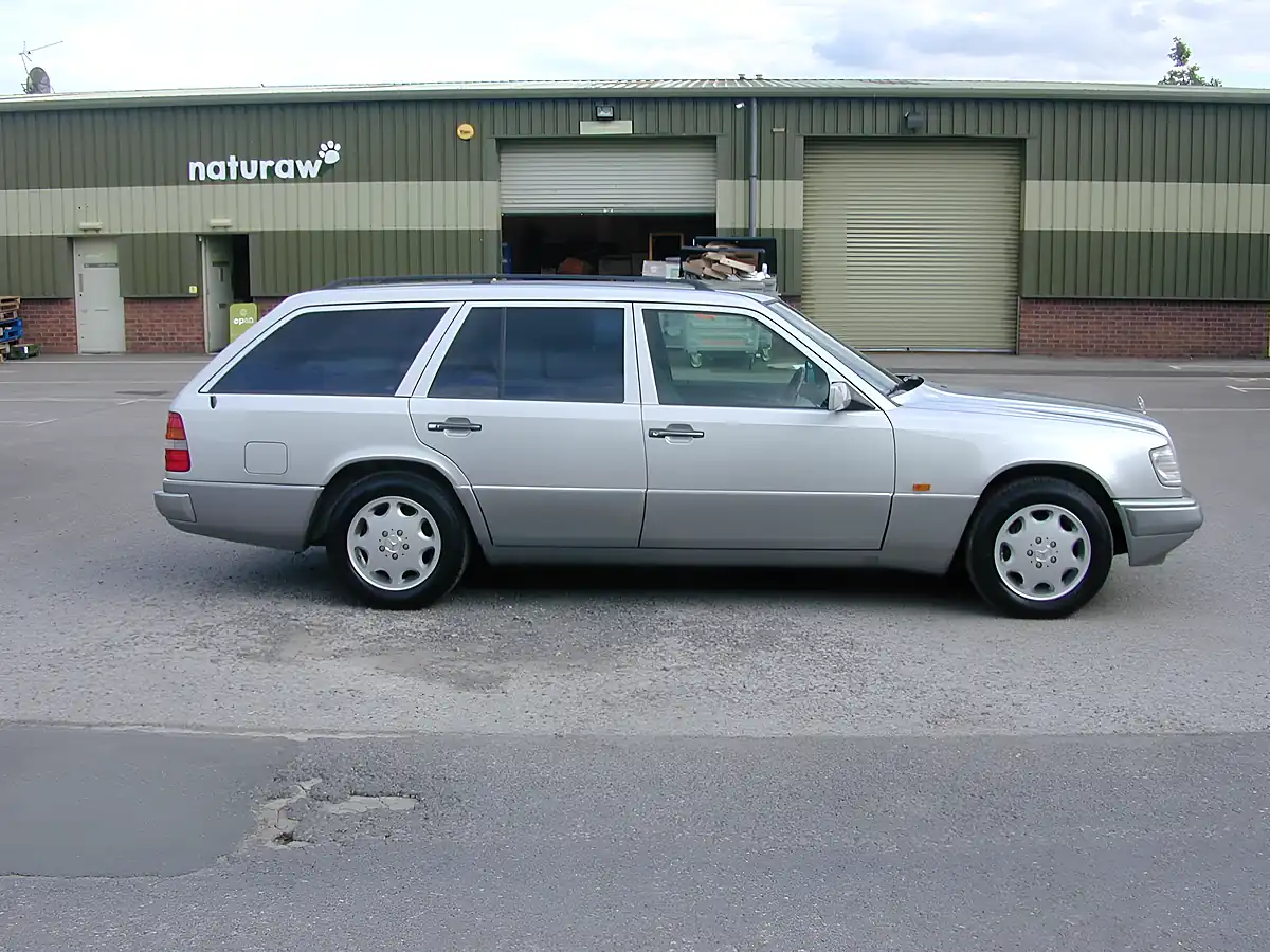 Used 1994 Mercedes-Benz 320 W124 Estate 7-Seater Silver - Interior and Exterior details 2