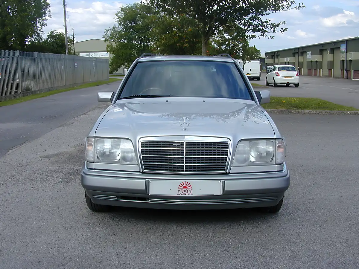 Used 1994 Mercedes-Benz 320 W124 Estate 7-Seater Silver - Interior and Exterior details 4