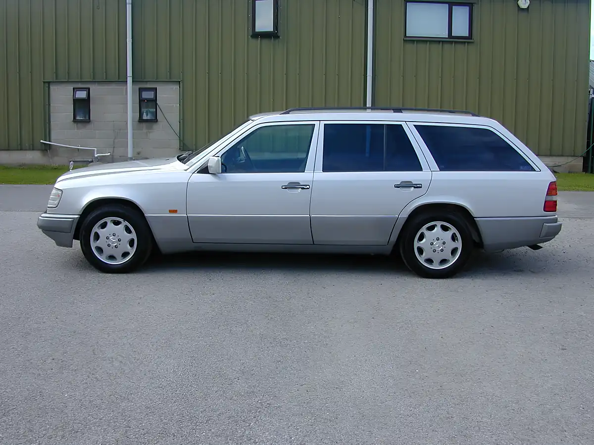 Used 1994 Mercedes-Benz 320 W124 Estate 7-Seater Silver - Interior and Exterior details 6