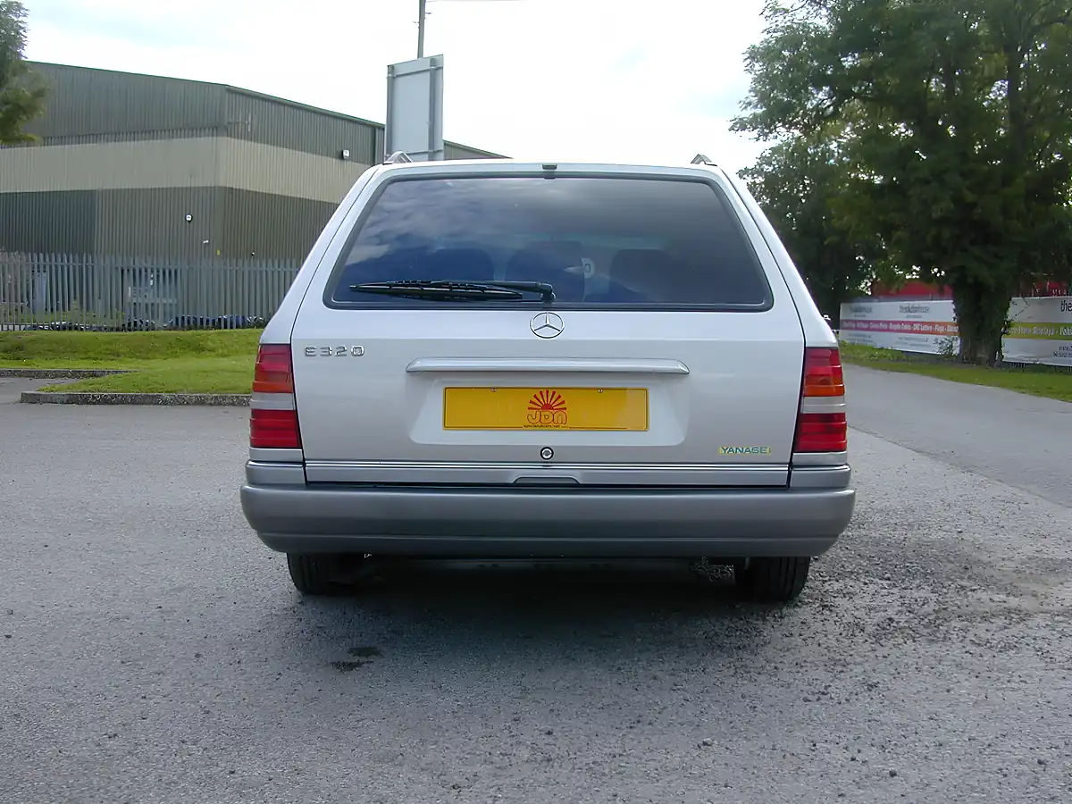 Used 1994 Mercedes-Benz 320 W124 Estate 7-Seater Silver - Interior and Exterior details 8