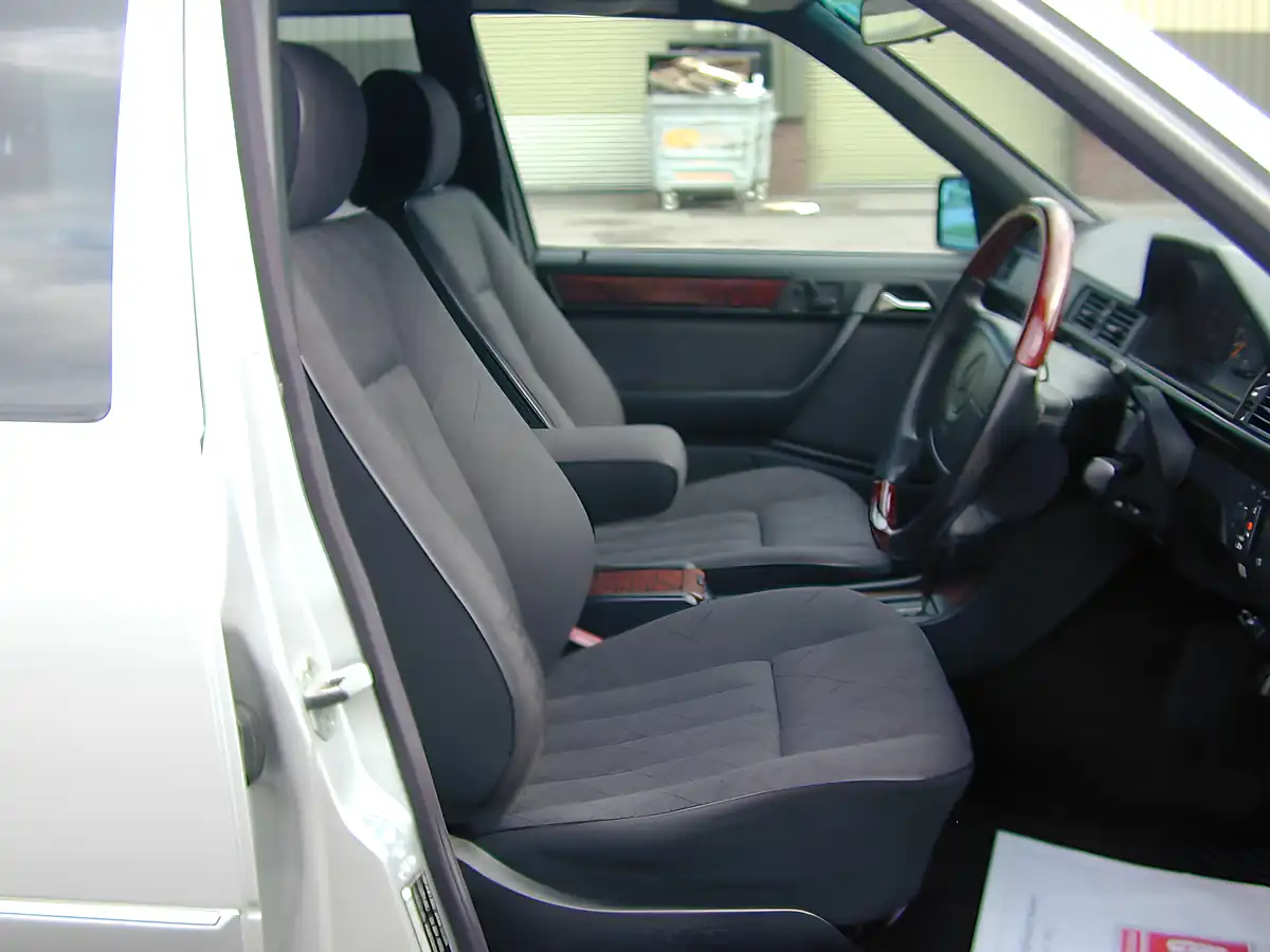 Used 1994 Mercedes-Benz 320 W124 Estate 7-Seater Silver - Interior and Exterior details 9