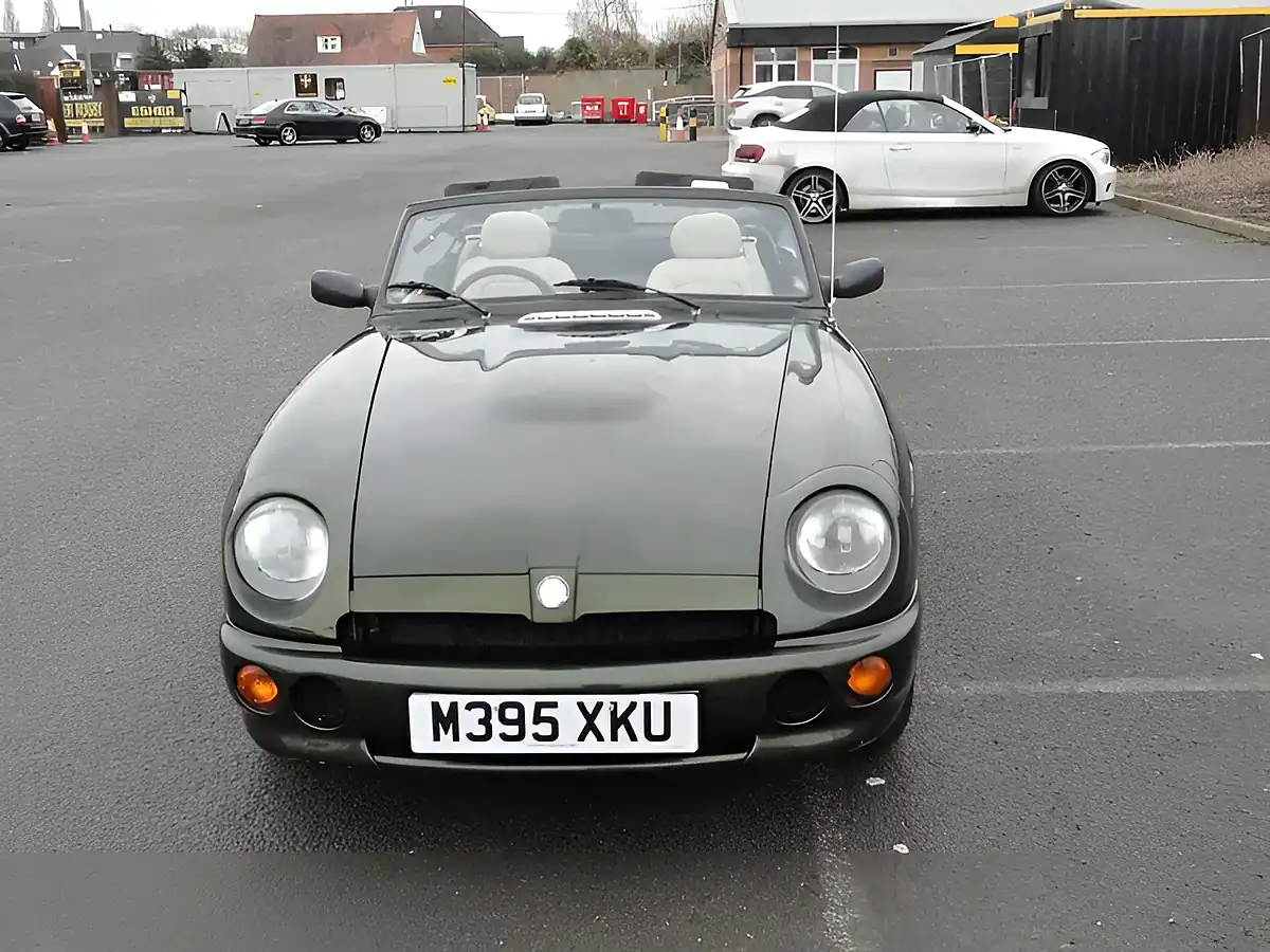 Used 1994 MG RV8 Green - Interior and Exterior details 12
