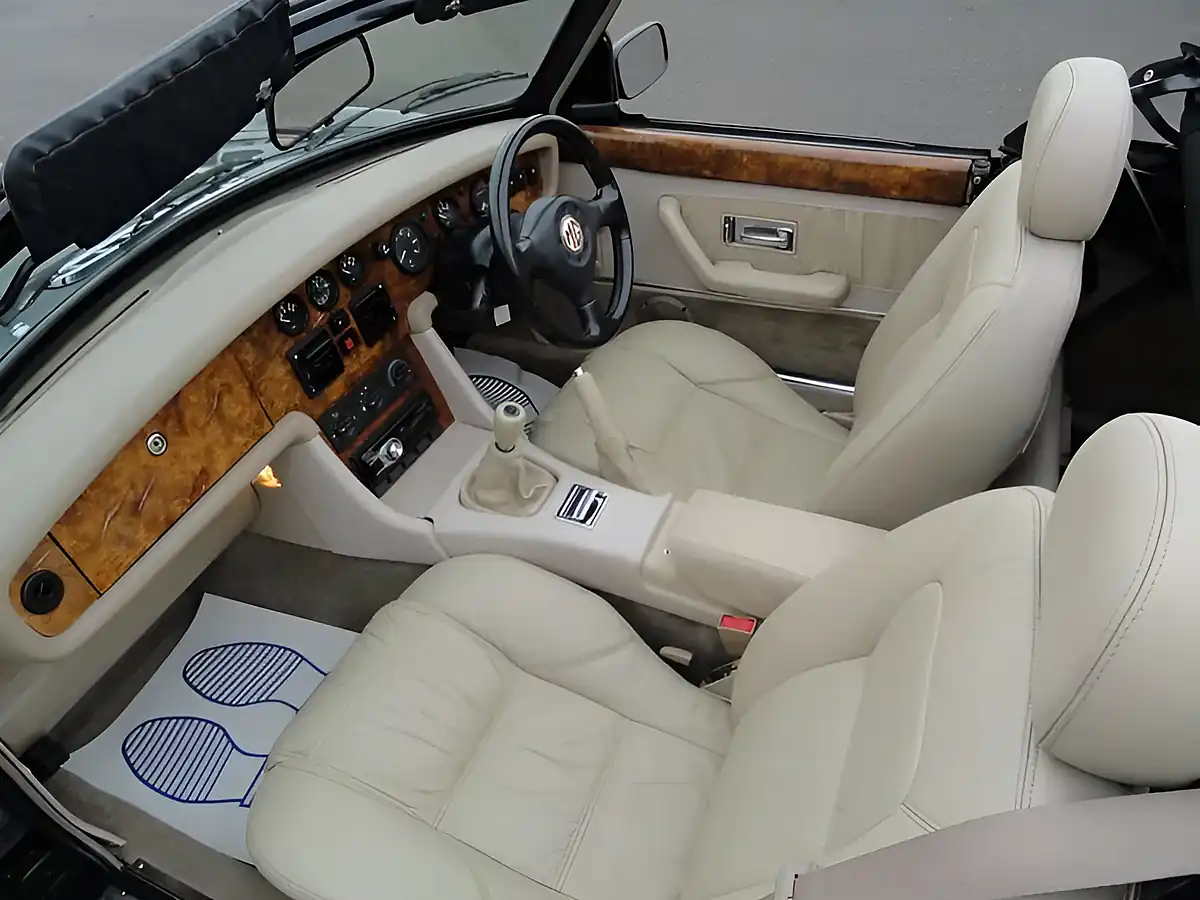 Used 1994 MG RV8 Green - Interior and Exterior details 16
