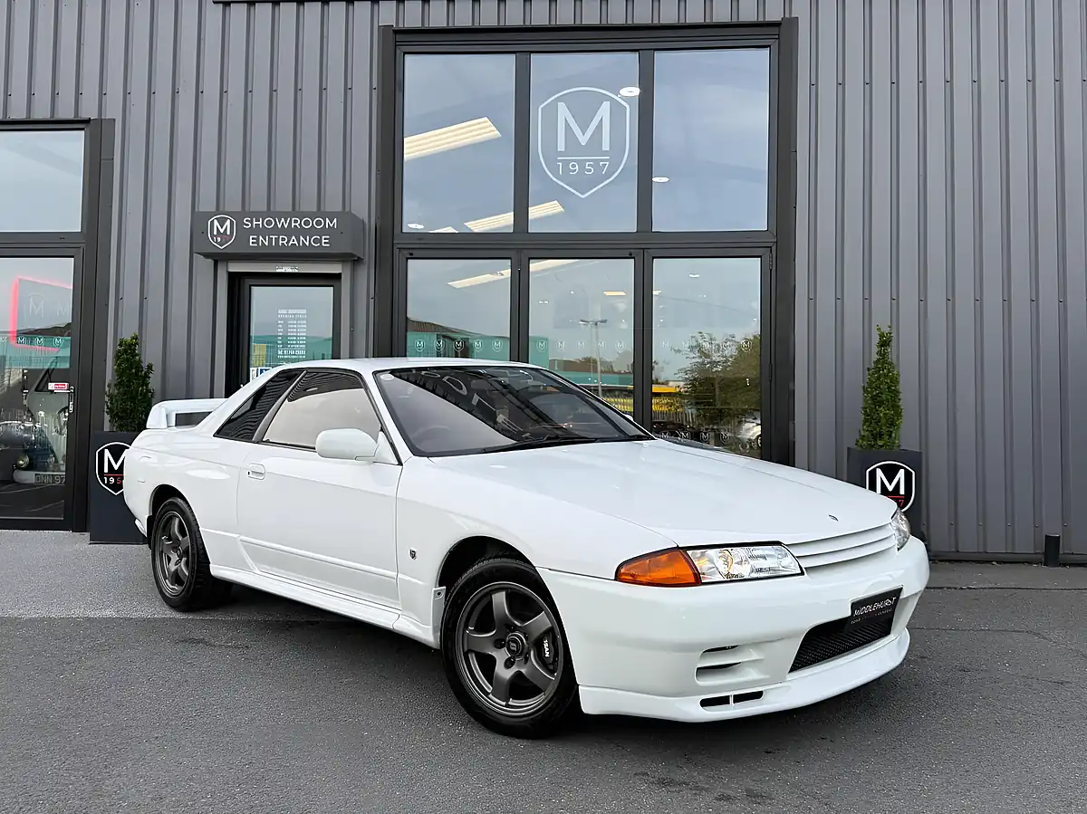 Used 1994 Nissan Skyline R32 GT-R White - Front View