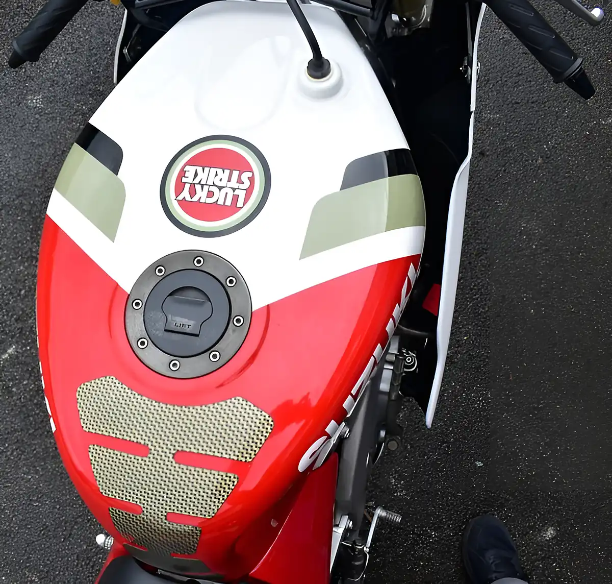 Used 1994 Suzuki RG250 VJ22 Edition Multi-Colour - Interior and Exterior details 17