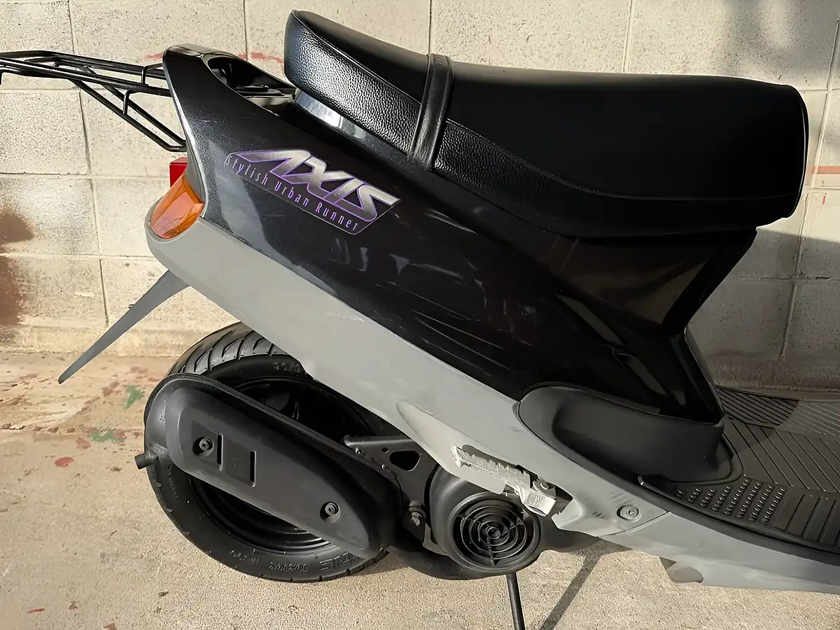 Used 1994 Yamaha Axis 90 Black - Interior and Exterior details 12