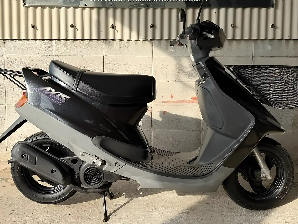 Used 1994 Yamaha Axis 90 Black - Interior and Exterior details 2