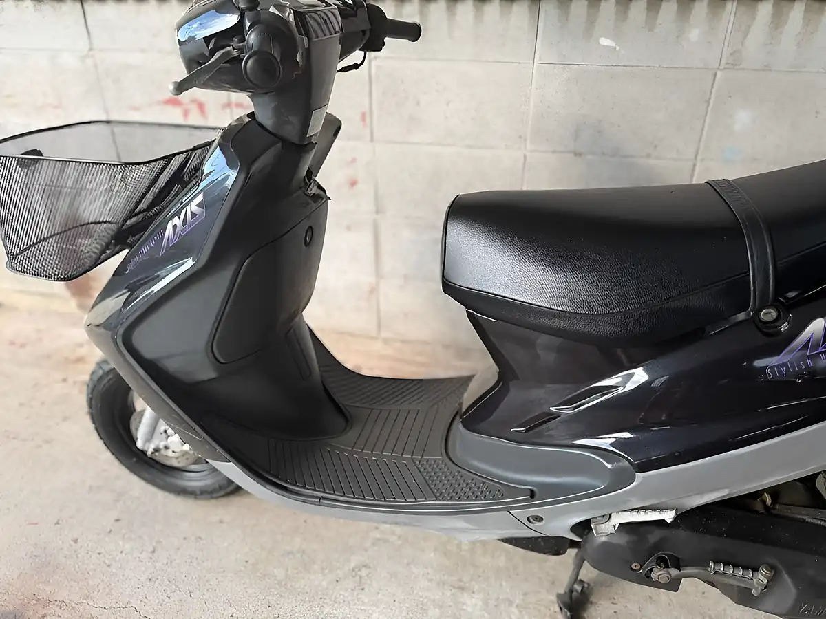 Used 1994 Yamaha Axis 90 Black - Interior and Exterior details 9
