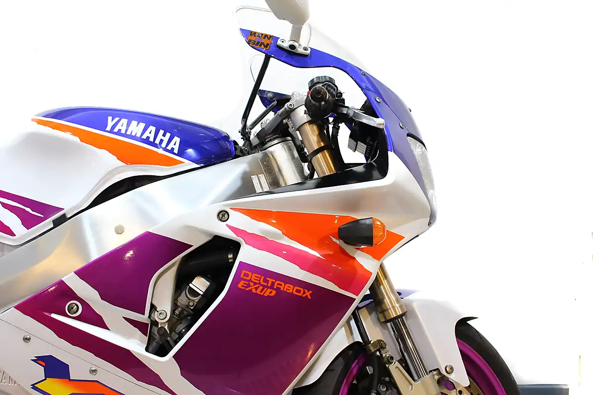 Used 1994 Yamaha YZF750R White - Interior and Exterior details 4