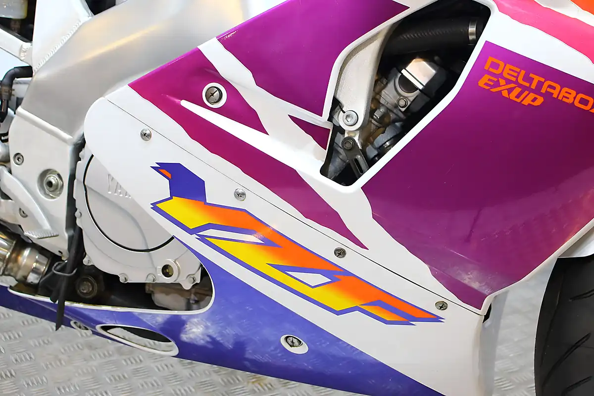 Used 1994 Yamaha YZF750R White - Interior and Exterior details 6
