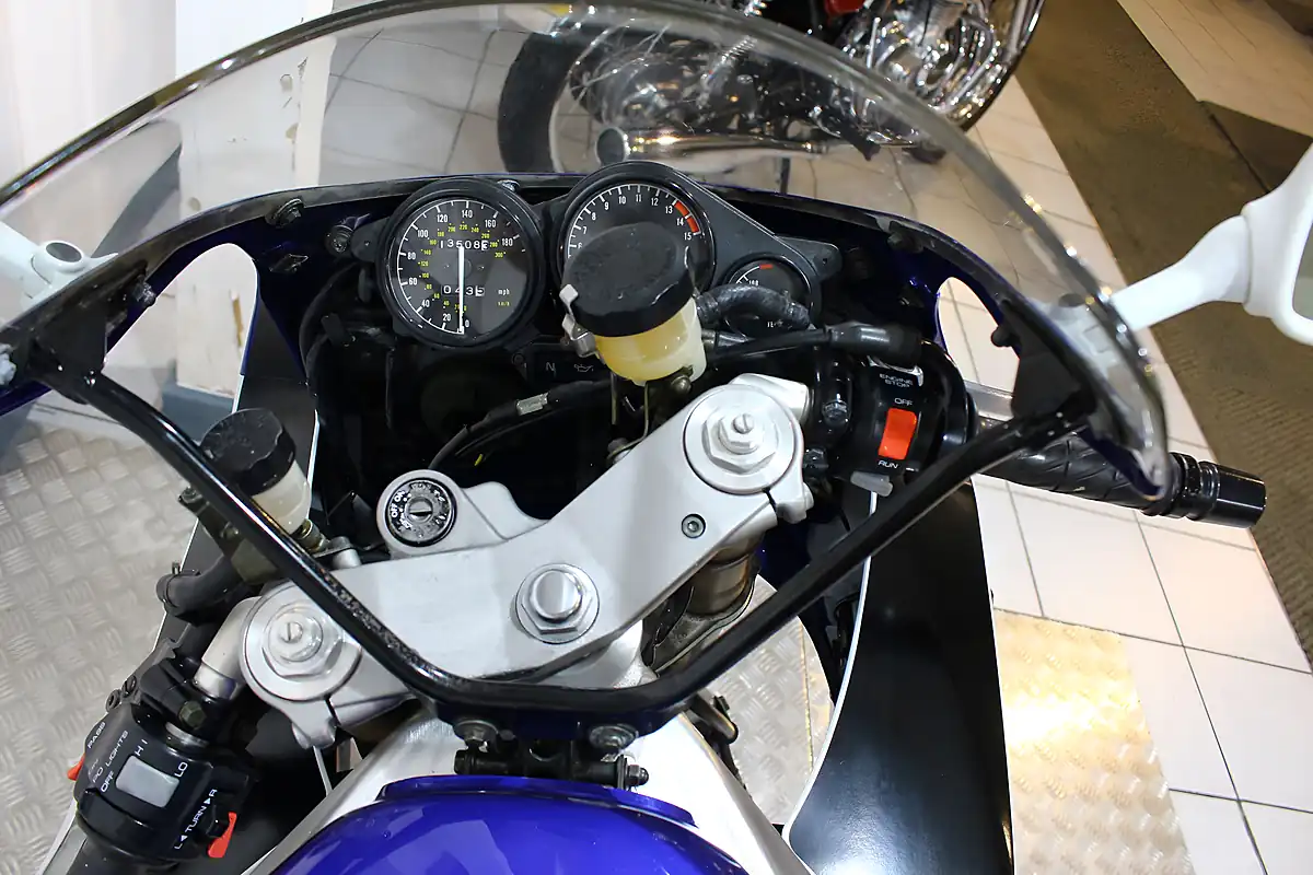 Used 1994 Yamaha YZF750R White - Interior and Exterior details 8