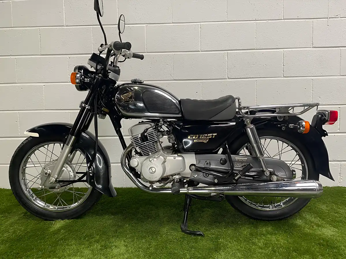 Used 1995 Honda CD125T Benly Black Chrome - Interior and Exterior details 11